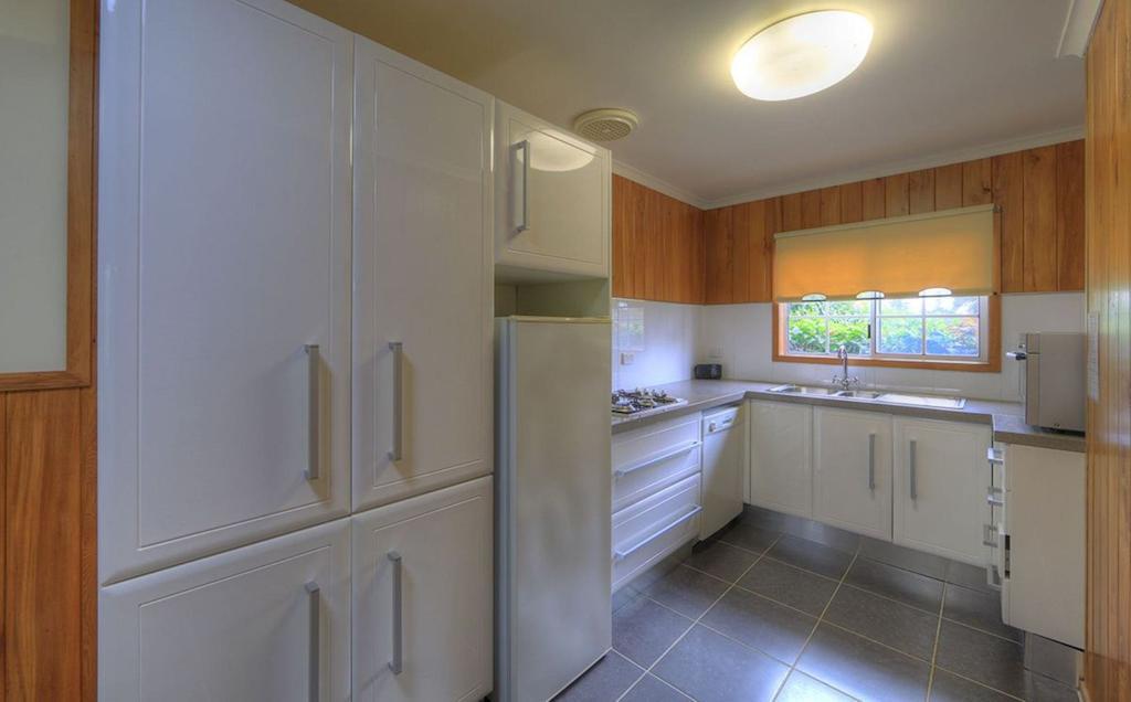 Shiralee Executive Cottages Burnt Pine Room photo